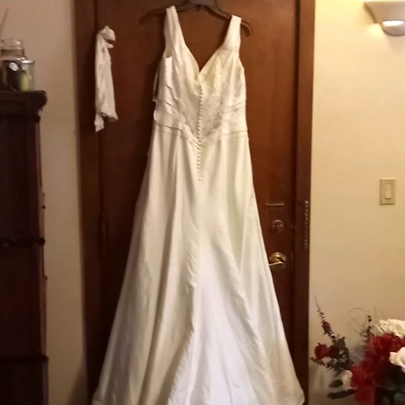 Augusta Jones Wedding Dress - Picture 3 of 7